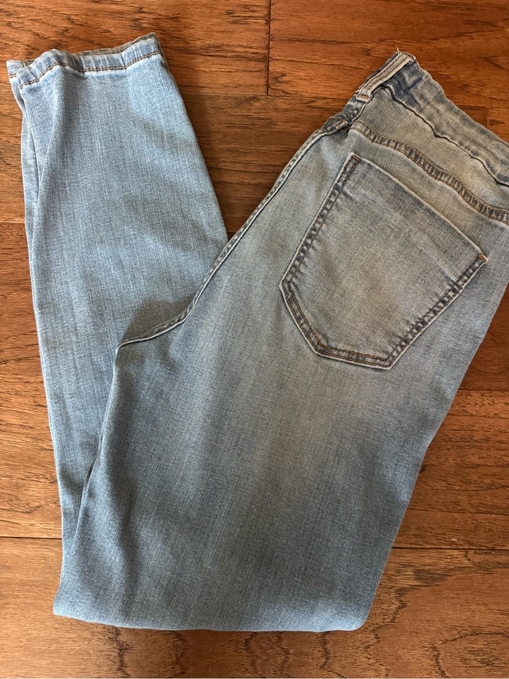 Women’s Straight Leg Jeans in Light Blue